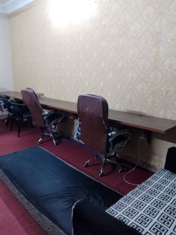 300 Square Yards Office In Central Gulshan-e-Iqbal - Block 10 For rent 14