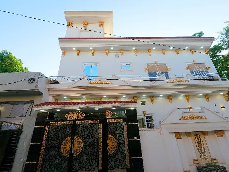 Corner 6.5 Marla House For Sale In Beautiful Allama Iqbal Town - Pak Block 1