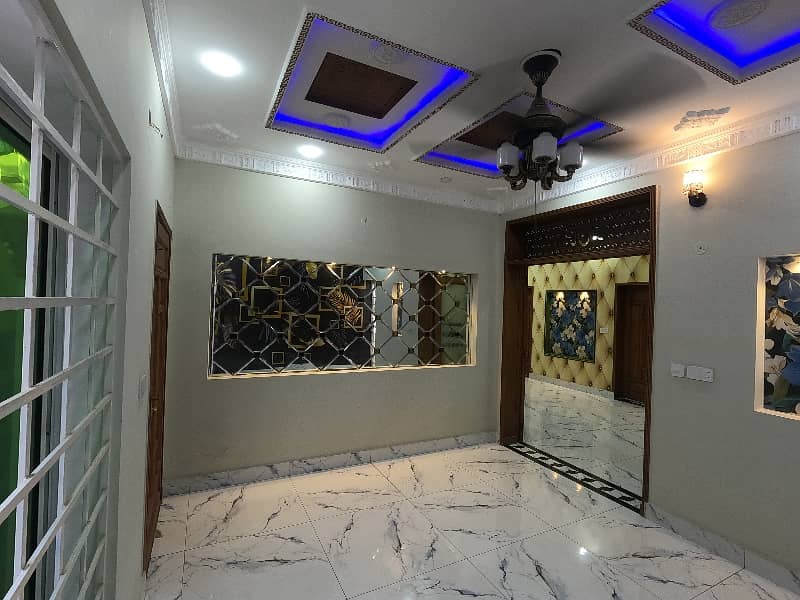 Corner 6.5 Marla House For Sale In Beautiful Allama Iqbal Town - Pak Block 11