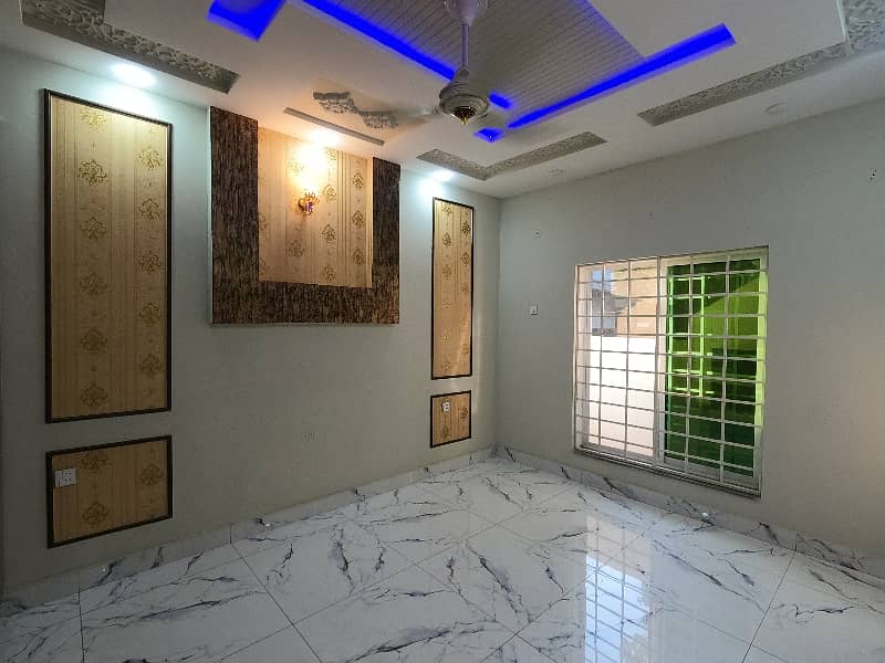 Corner 6.5 Marla House For Sale In Beautiful Allama Iqbal Town - Pak Block 13