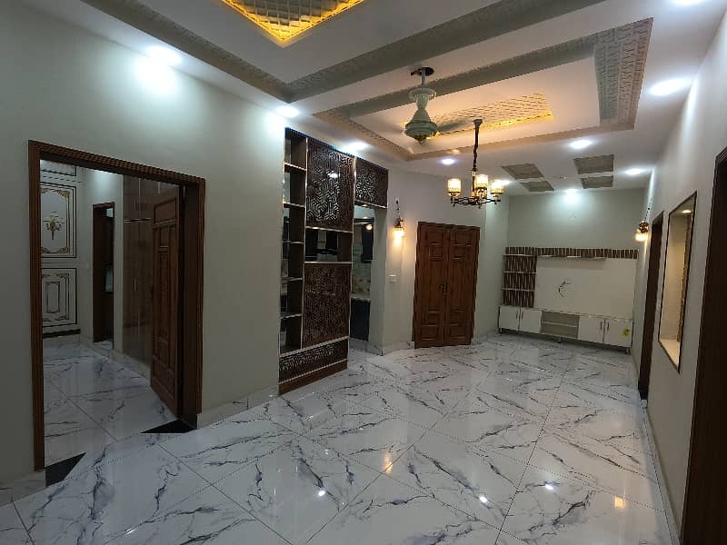 Corner 6.5 Marla House For Sale In Beautiful Allama Iqbal Town - Pak Block 20