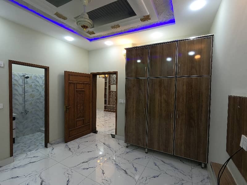 Corner 6.5 Marla House For Sale In Beautiful Allama Iqbal Town - Pak Block 24