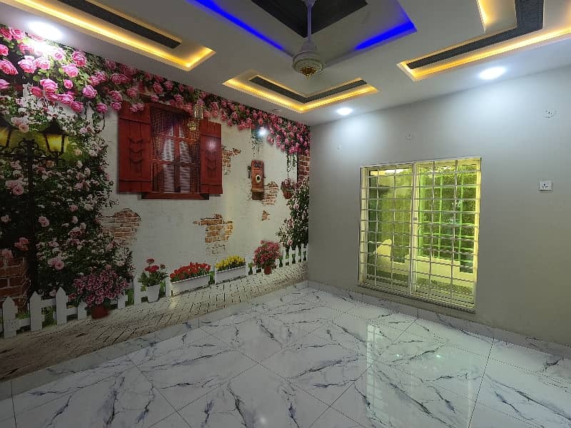 Corner 6.5 Marla House For Sale In Beautiful Allama Iqbal Town - Pak Block 27