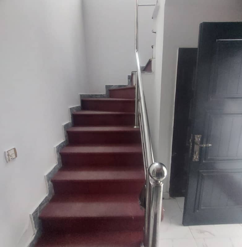 10 Marla Upper Portion 3 bed For Rent Divine Garden Airport Road Near Dha Phase 8 ( Lower Lock ) 2