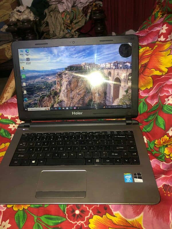 i3 4th jeneration laptop 4gb rame 500 gb hard disc 3