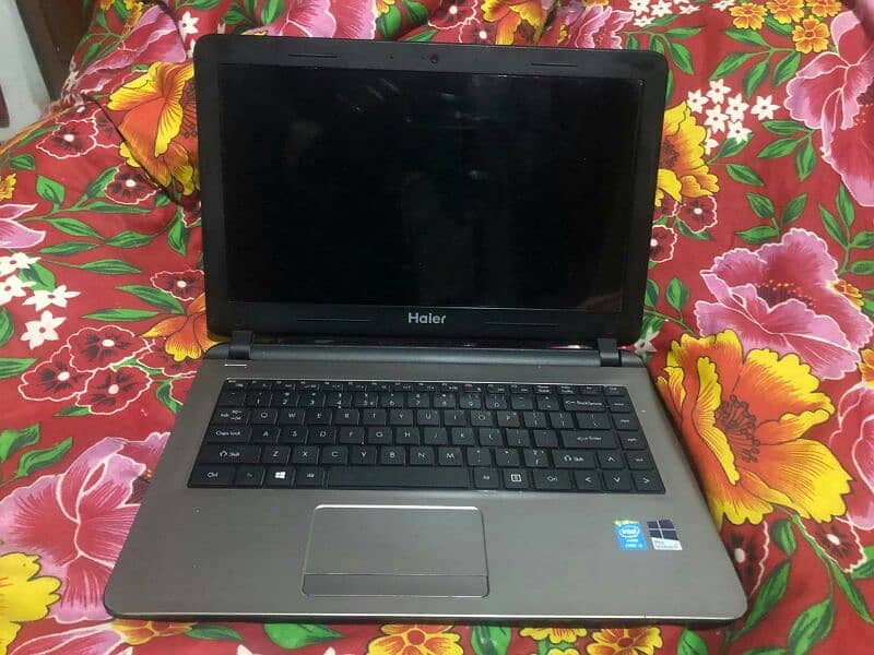 i3 4th jeneration laptop 4gb rame 500 gb hard disc 4