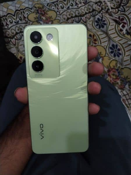 vivo y100. . . lush condition. . 10by 10 0