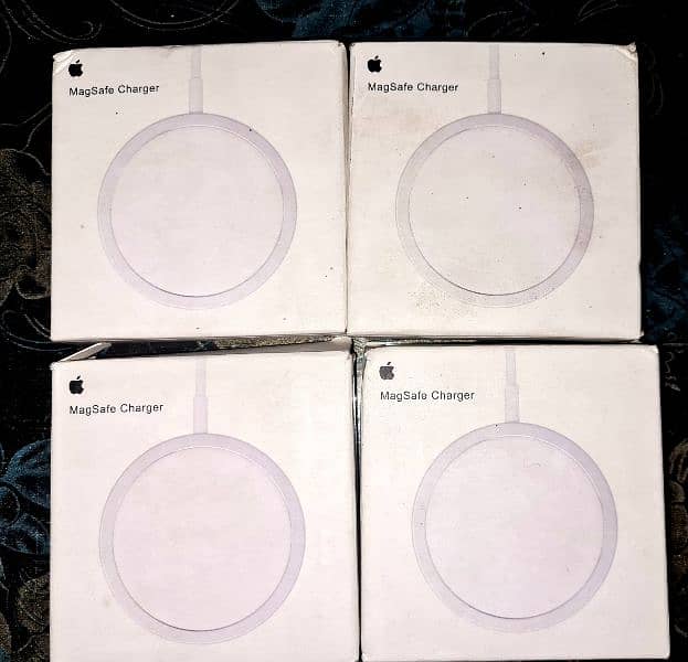 apple megsafe wireless charger 20W 0