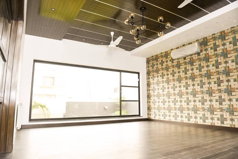 01 Kanal Like Brand New Most Elegant Bungalow UPPER PORTION For RENT In DHA Phase-5 Near To Park 10