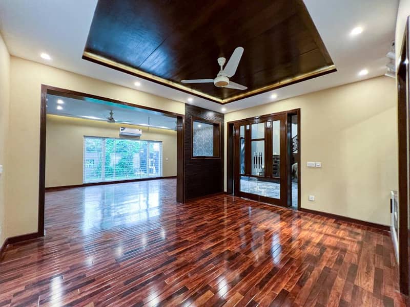 01 Kanal Slightly Used Well Maintained Like Brand New Most Elegant Bungalow For Sale In DHA Phase-5 Near To Park 10