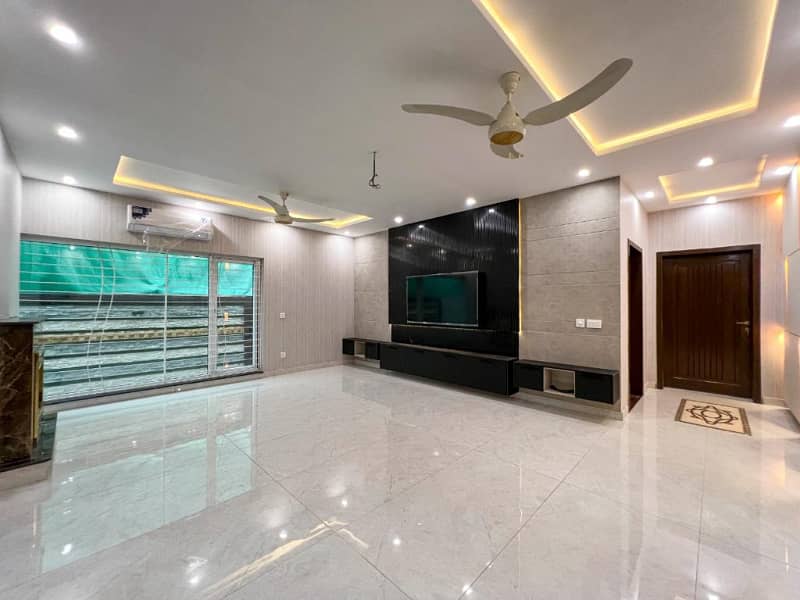 01 Kanal Slightly Used Well Maintained Like Brand New Most Elegant Bungalow For Sale In DHA Phase-5 Near To Park 16