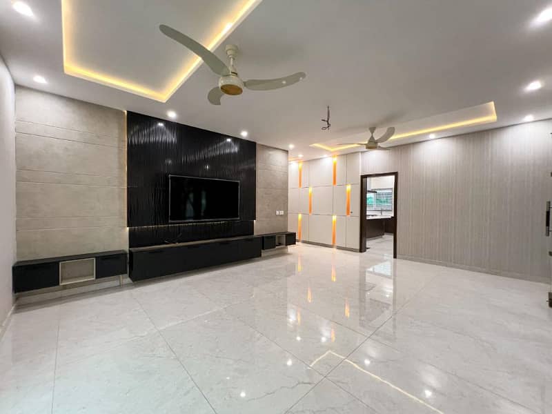 01 Kanal Slightly Used Well Maintained Like Brand New Most Elegant Bungalow For Sale In DHA Phase-5 Near To Park 18