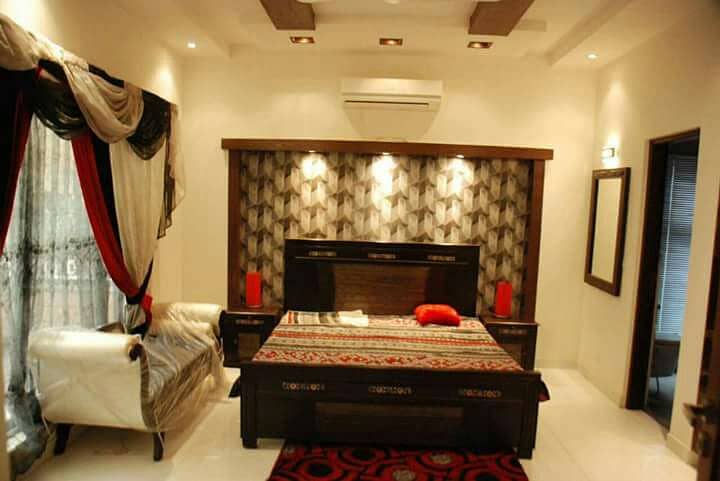 01 Kanal Slightly Used Well Maintained Like Brand New Most Elegant Bungalow For Sale In DHA Phase-1 Near To Park 9