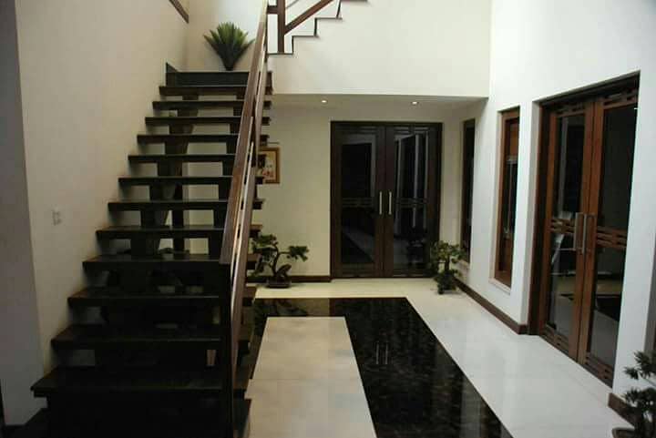 01 Kanal Slightly Used Well Maintained Like Brand New Most Elegant Bungalow For Sale In DHA Phase-1 Near To Park 15