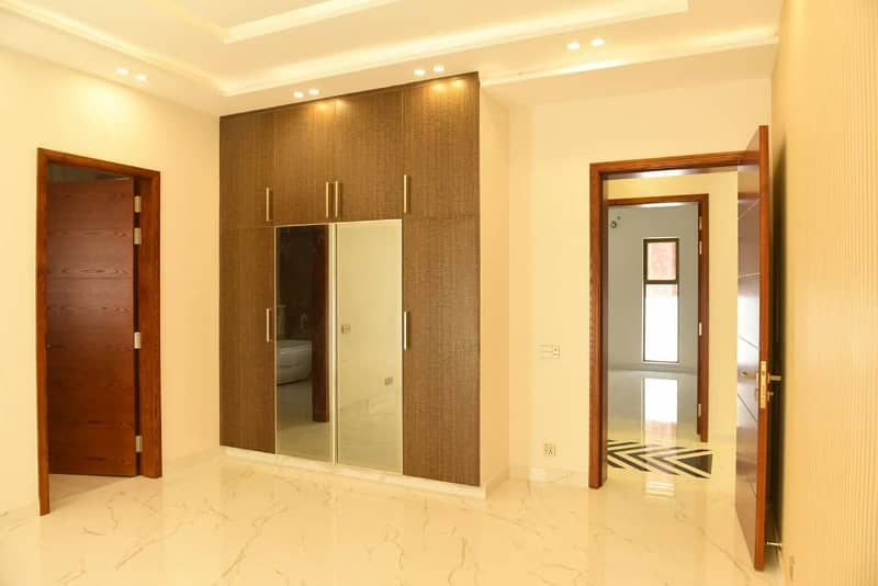 01 Kanal Slightly Used Well Maintained Like Brand New Most Elegant Bungalow For Sale In DHA Phase-3 Near To Park 12