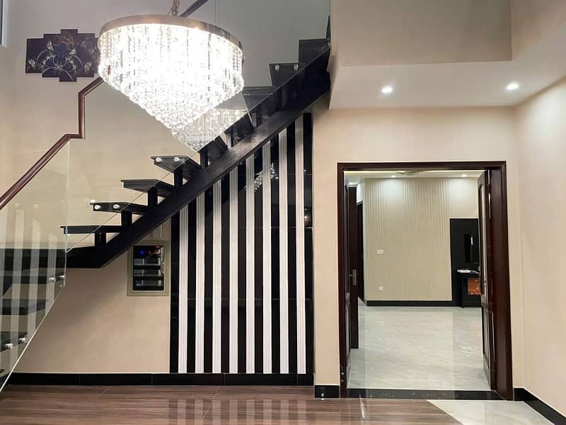 01 Kanal Slightly Used Well Maintained Like Brand New Most Elegant Bungalow For Sale In DHA Phase-1 Near To Park 2