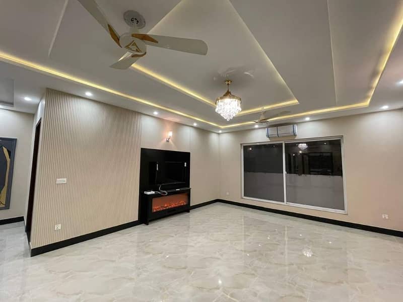 01 Kanal Slightly Used Well Maintained Like Brand New Most Elegant Bungalow For Sale In DHA Phase-1 Near To Park 3