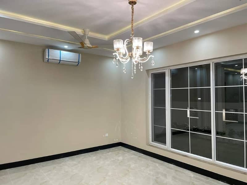 01 Kanal Slightly Used Well Maintained Like Brand New Most Elegant Bungalow For Sale In DHA Phase-1 Near To Park 4