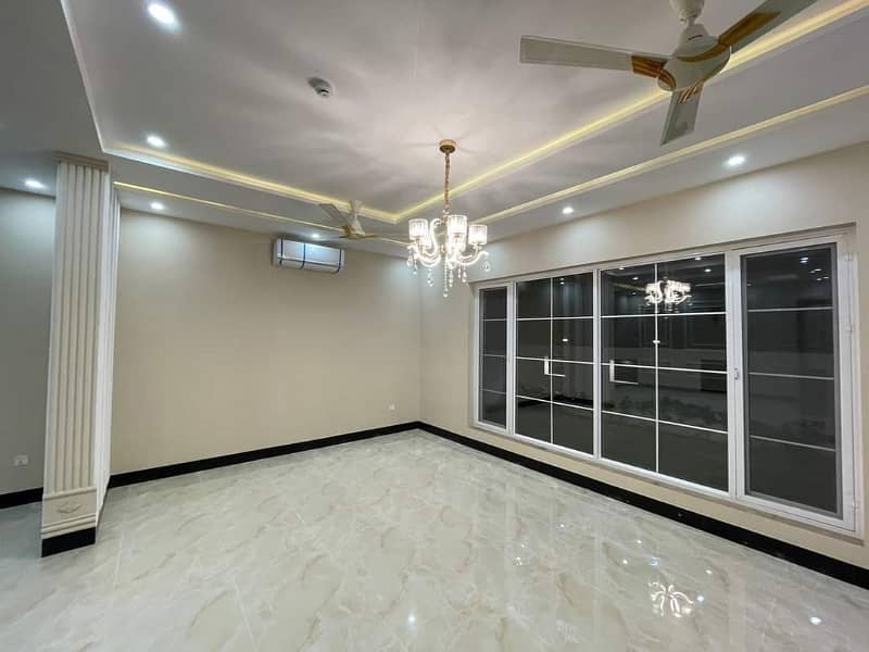 01 Kanal Slightly Used Well Maintained Like Brand New Most Elegant Bungalow For Sale In DHA Phase-1 Near To Park 5