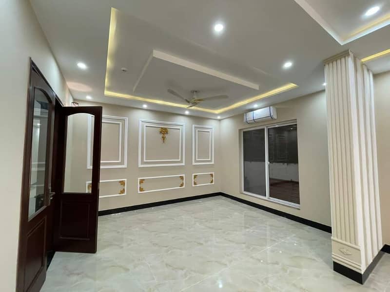 01 Kanal Slightly Used Well Maintained Like Brand New Most Elegant Bungalow For Sale In DHA Phase-1 Near To Park 6