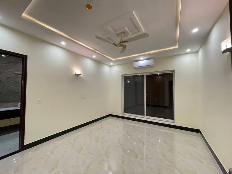 01 Kanal Slightly Used Well Maintained Like Brand New Most Elegant Bungalow For Sale In DHA Phase-1 Near To Park 19