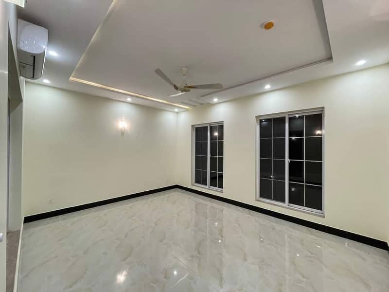 01 Kanal Slightly Used Well Maintained Like Brand New Most Elegant Bungalow For Sale In DHA Phase-1 Near To Park 23