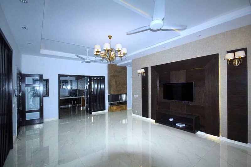 01 Kanal Slightly Used Well Maintained Like Brand New Most Elegant Bungalow For Sale In DHA Phase-3 Near To Park 3