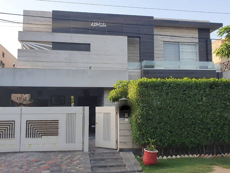 01 Kanal Slightly Used Well Maintained Like Brand New Most Elegant Bungalow For Sale In DHA Phase-4 Near To Park 0