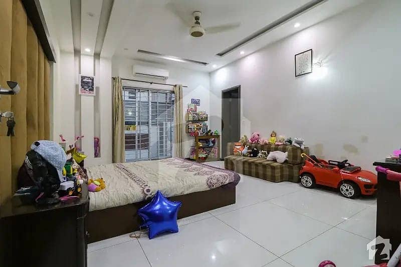 01 Kanal Slightly Used Well Maintained Like Brand New Most Elegant Bungalow For Sale In DHA Phase-4 Near To Park 15