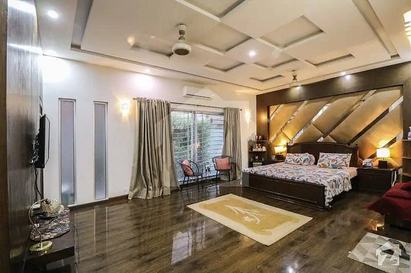 01 Kanal Slightly Used Well Maintained Like Brand New Most Elegant Bungalow For Sale In DHA Phase-4 Near To Park 17