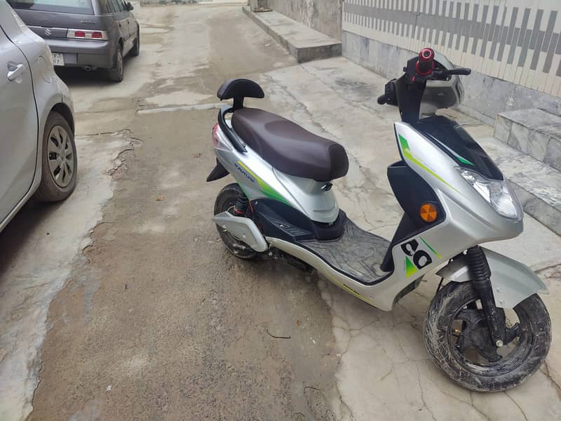 YJ FUTURE Electric Scoooty (2024) MODEL | Electric Scooties | YJ FUTU 3