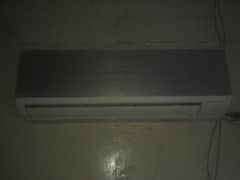 1 ton hair ac condition 10 by 10 front ki plastic tak nhi otri he