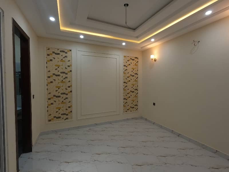 Looking For A Prime Location House In Samanabad 19