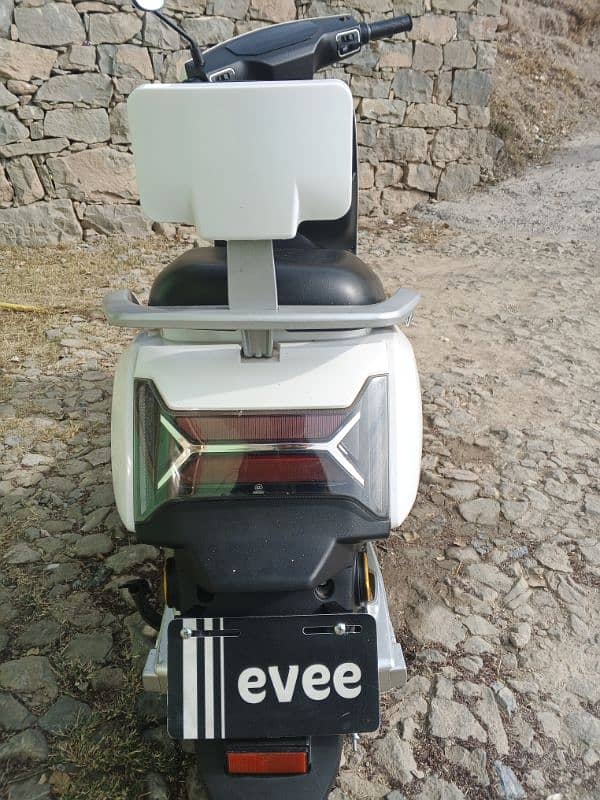 electric bike evee c1 for sale just  3000 run 2