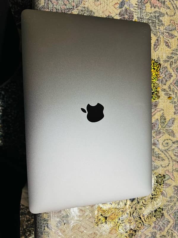 Macbook Pro M2 (2022) 8/256 2