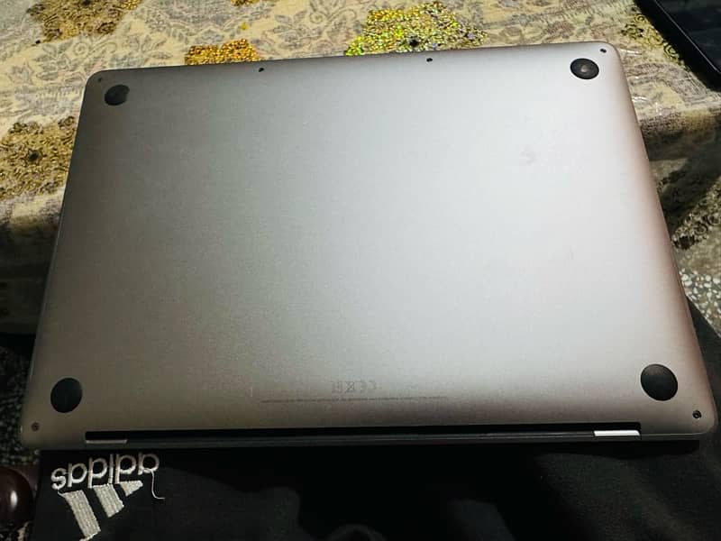 Macbook Pro M2 (2022) 8/256 3