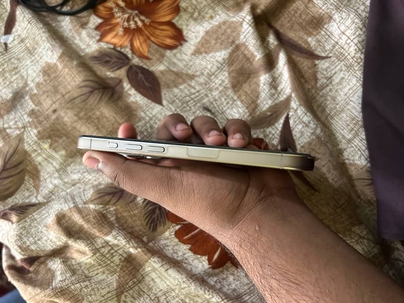 iPhone 15 pro 128gb (JV) 1