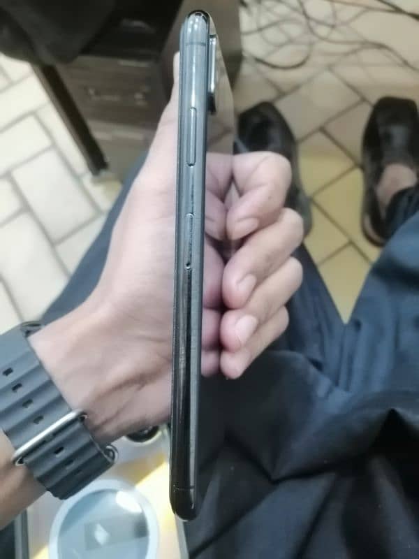 Iphone XS Max NON PTA with box. 1