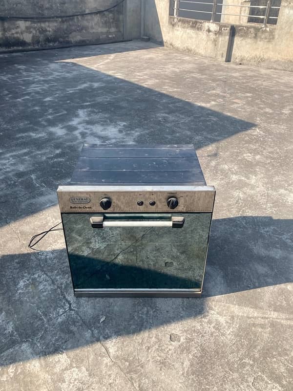 BUILT IN GAS OVEN 0