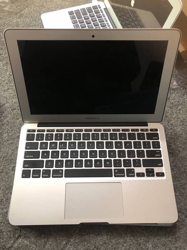 Apple Macbook Air 2015 0