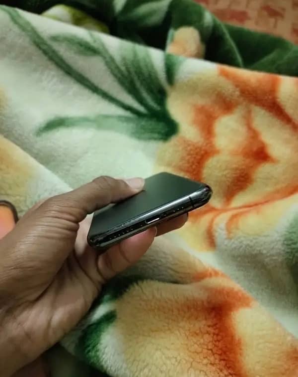 IPHONE 11 pro Panel Change Only 2