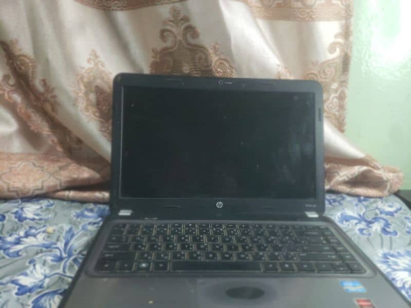 hp laptop operating system is windows core i5 4 gb ram and 500 gb spac 3