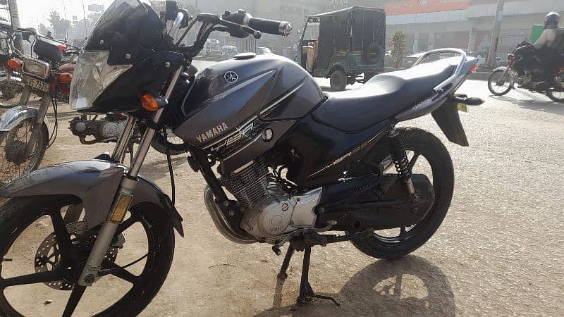 Yamaha YBR 125 G | Model 2015 4