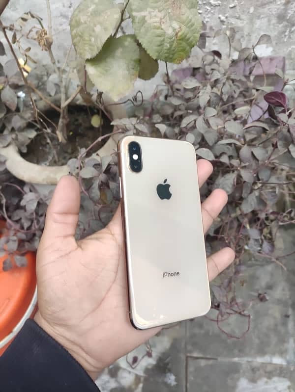 iPhone XS 10/10 mint condition 8