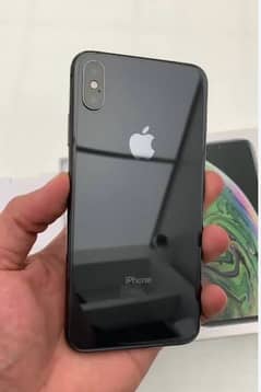 I phone xsmax black colour 10 bya 10 condition 512 gb