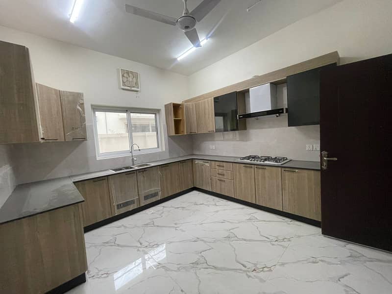 1 kanal House For Rent in Gulberg 5 bedroom near to Kalma chowk 4