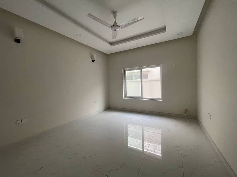 1 kanal House For Rent in Gulberg 5 bedroom near to Kalma chowk 6