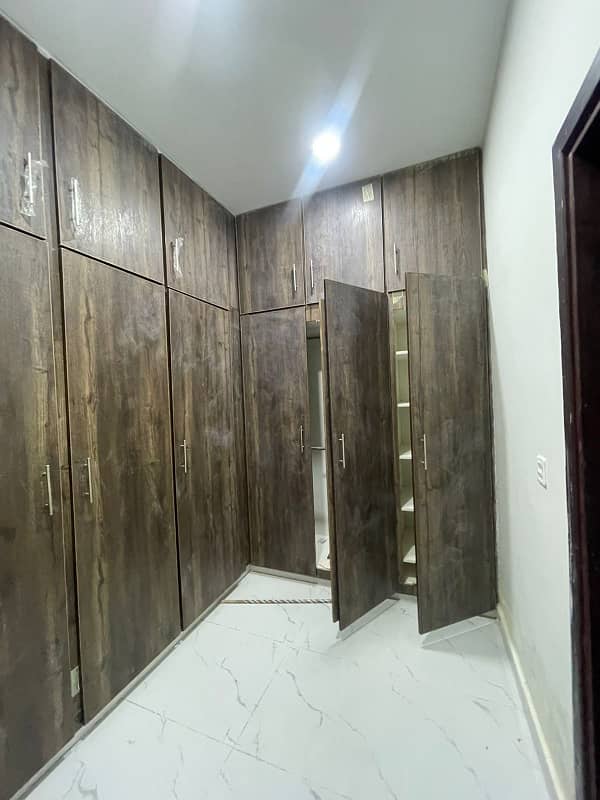 1 kanal House For Rent in Gulberg 5 bedroom near to Kalma chowk 7