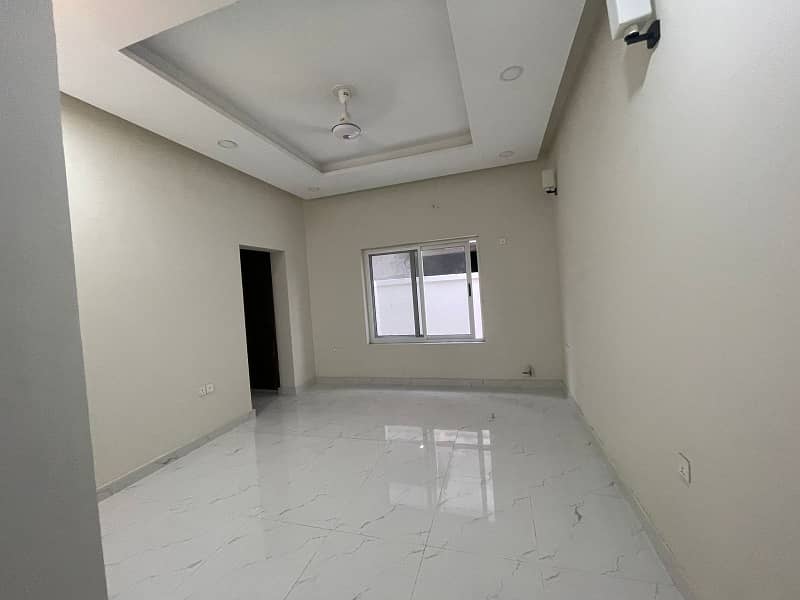 1 kanal House For Rent in Gulberg 5 bedroom near to Kalma chowk 11