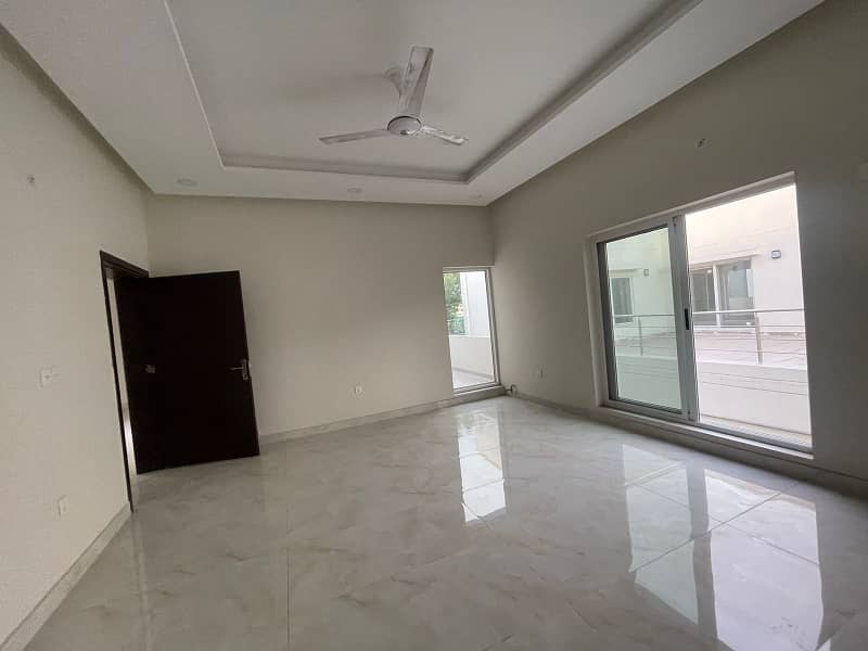 1 kanal House For Rent in Gulberg 5 bedroom near to Kalma chowk 16